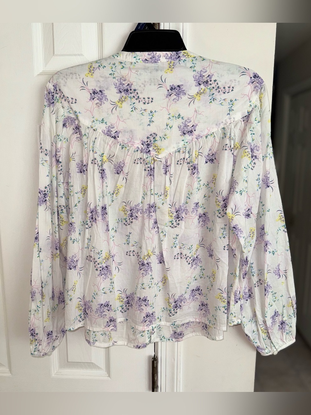 Scoop Womens XS Flowy Blouson Cotton Blouse White Purple Floral Long Sleeve Top - Picture 4 of 13